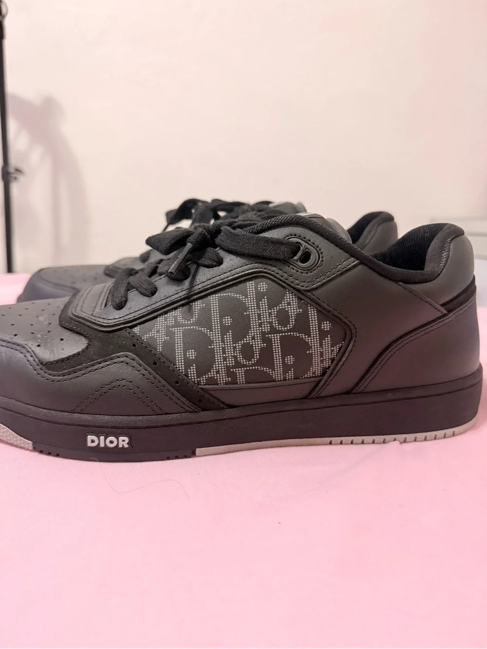 Dior Men’s Black Logo-Panel Low-Top Sneakers